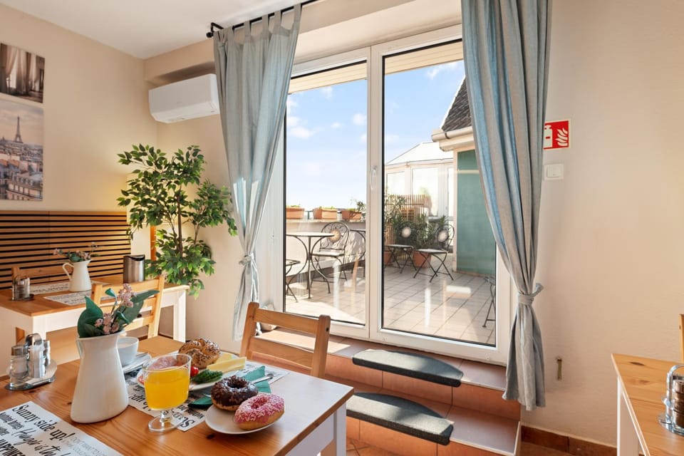 View (from property/room), Balcony/Terrace, Food and drinks, Seating area, Dining area, Food, City view, Breakfast, Continental breakfast, Drinks