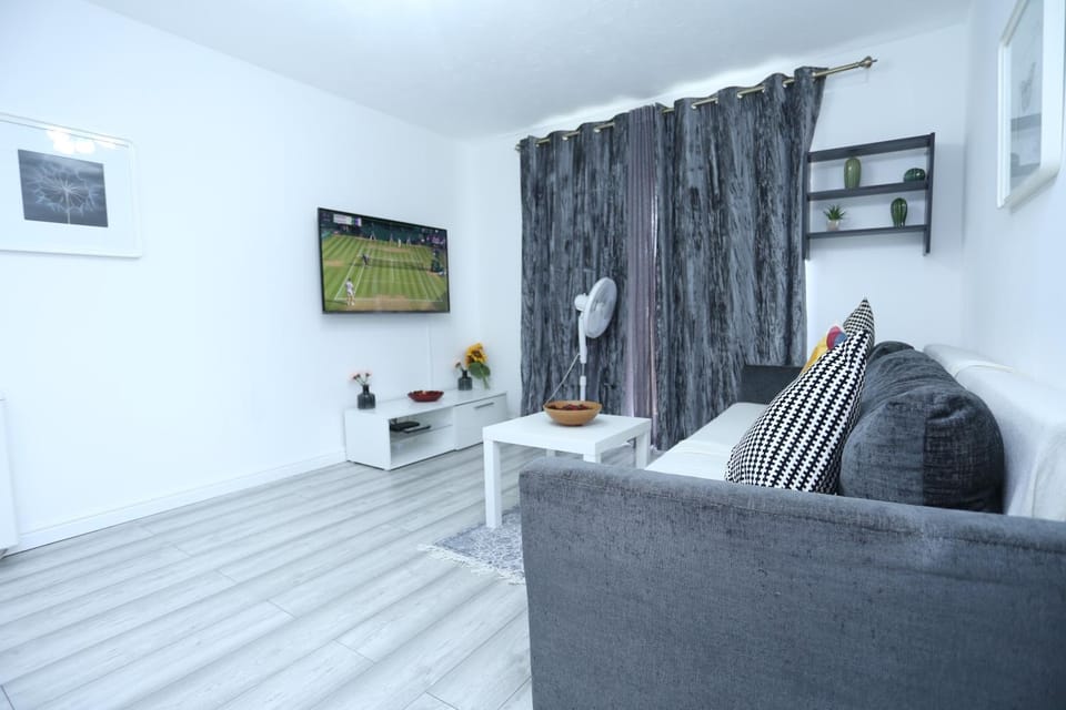 Modern 2 Bedroom Flat, with Free Parking, and WIFI Apartment in Barking
