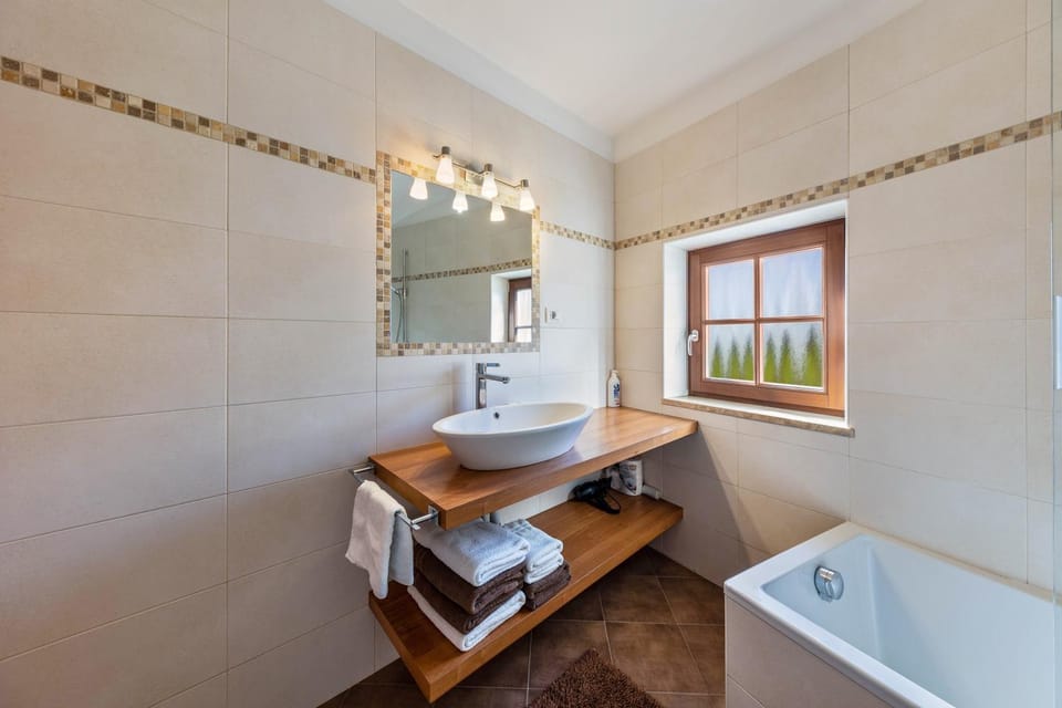 Bathroom, Living room