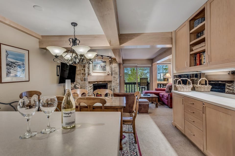 Kitchen or kitchenette, Living room