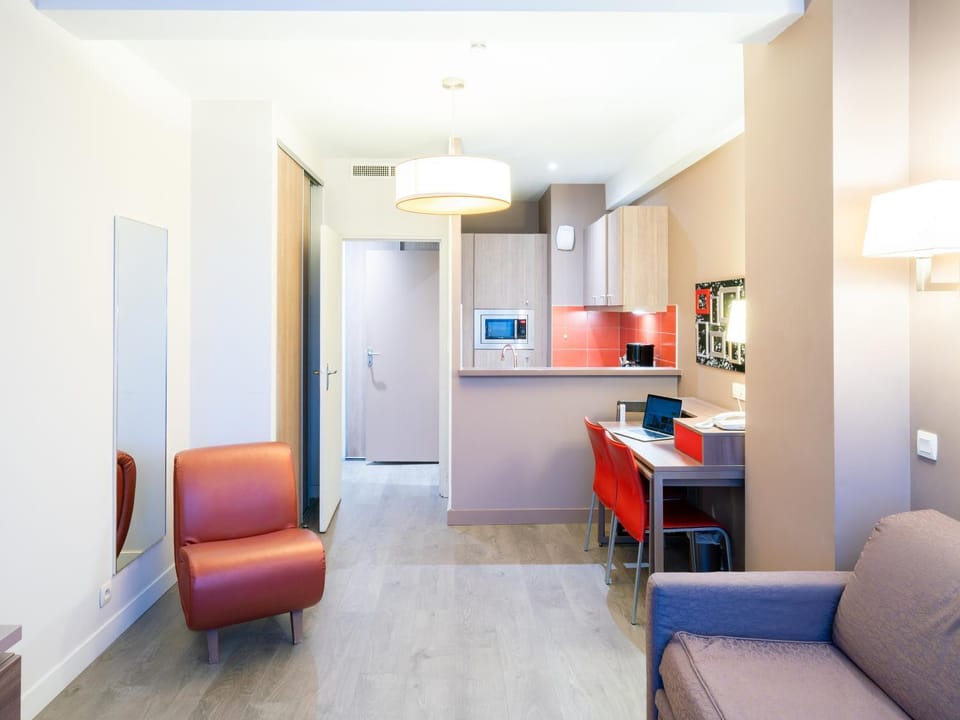 Kitchen or kitchenette, Bedroom
