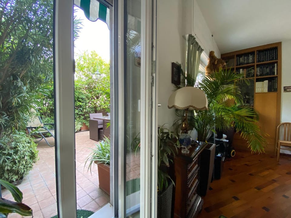 Patio, Communal lounge/ TV room, TV and multimedia, Balcony/Terrace, Living room, Seating area, Garden view