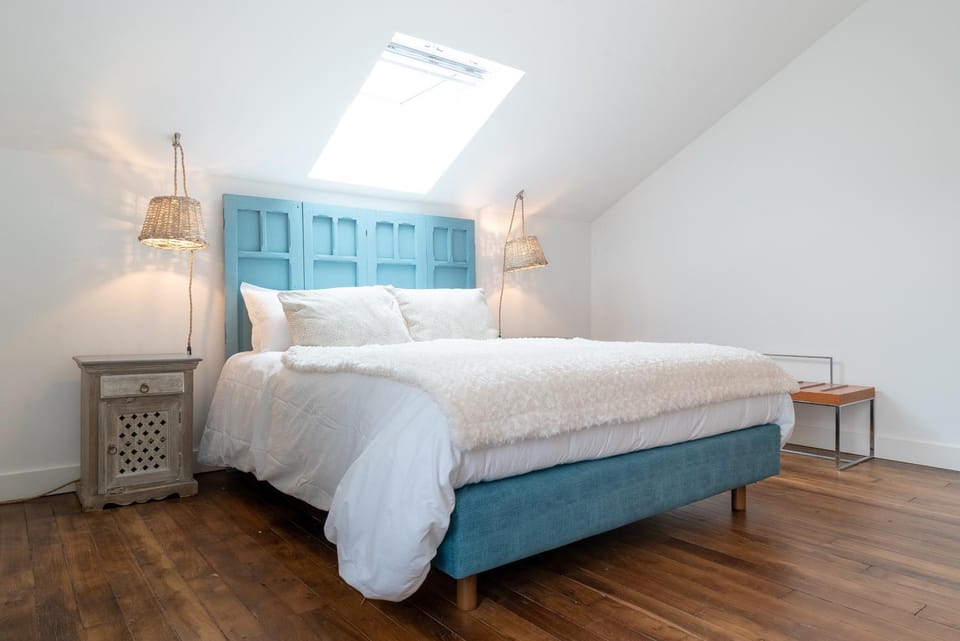 Bed, Photo of the whole room, Bedroom
