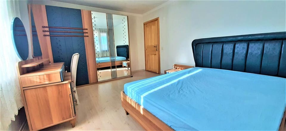 Bed, Photo of the whole room, Bedroom, wardrobe