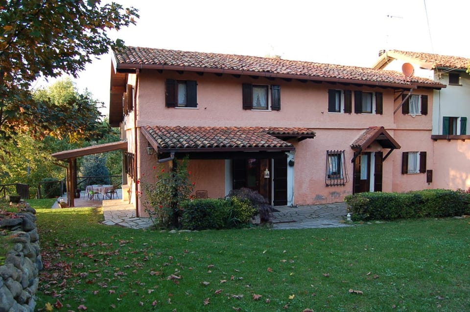 Casa intera tra le colline e le vigne del Dolcetto House in Liguria
