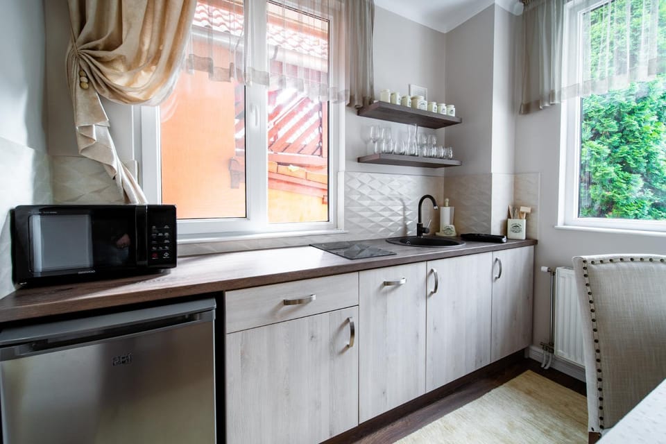 Kitchen or kitchenette, dishwasher, microwave, stove