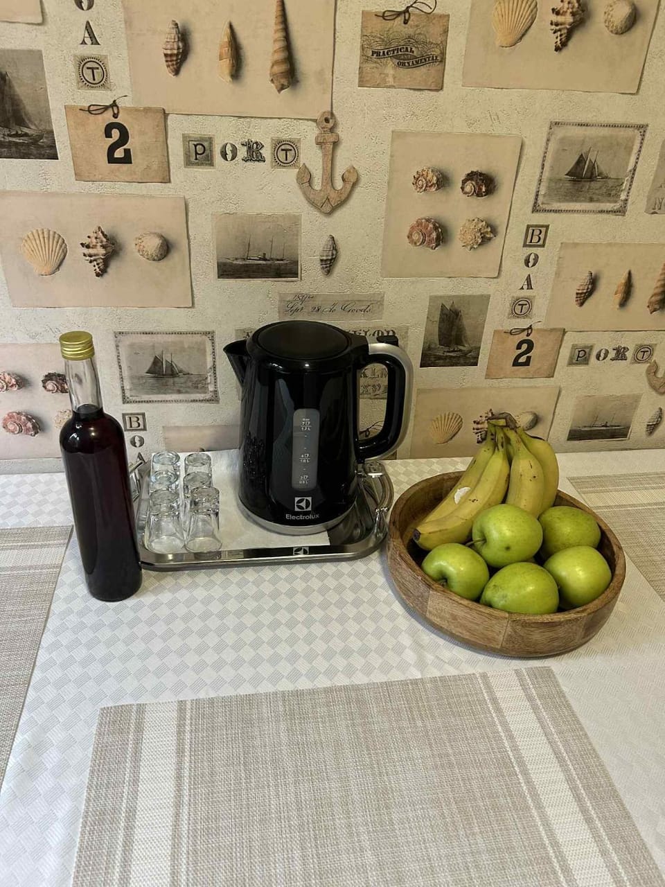 Kitchen or kitchenette, Alcoholic drinks