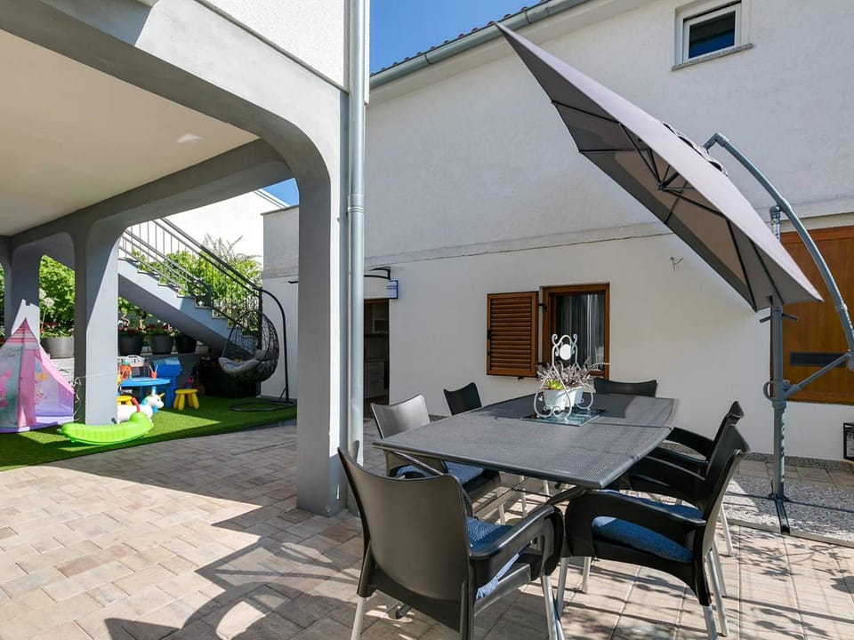 Patio, Facade/entrance, Balcony/Terrace, Dining area