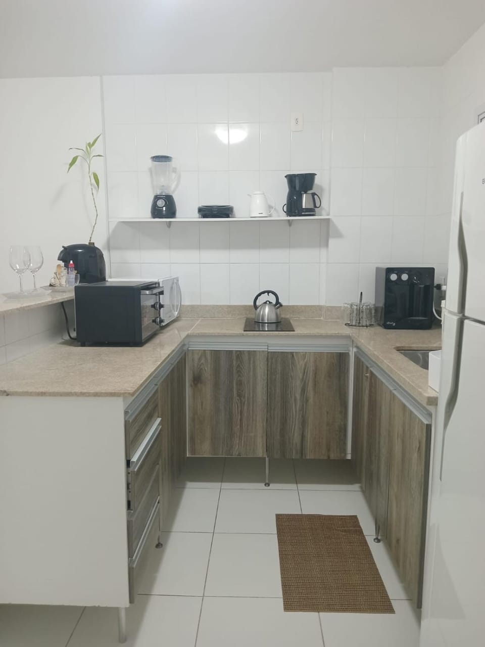 Coffee/tea facilities, Kitchen or kitchenette, stove, toaster
