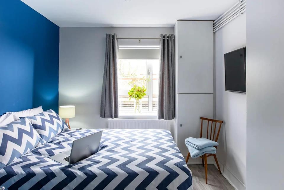 Bed, Photo of the whole room, Bedroom, wardrobe