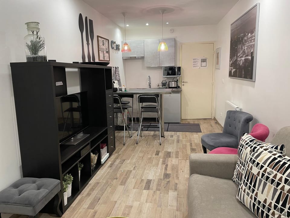Living room, Seating area, Dining area