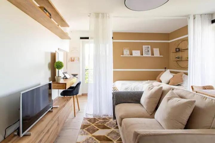 Communal lounge/ TV room, TV and multimedia, Living room, Seating area