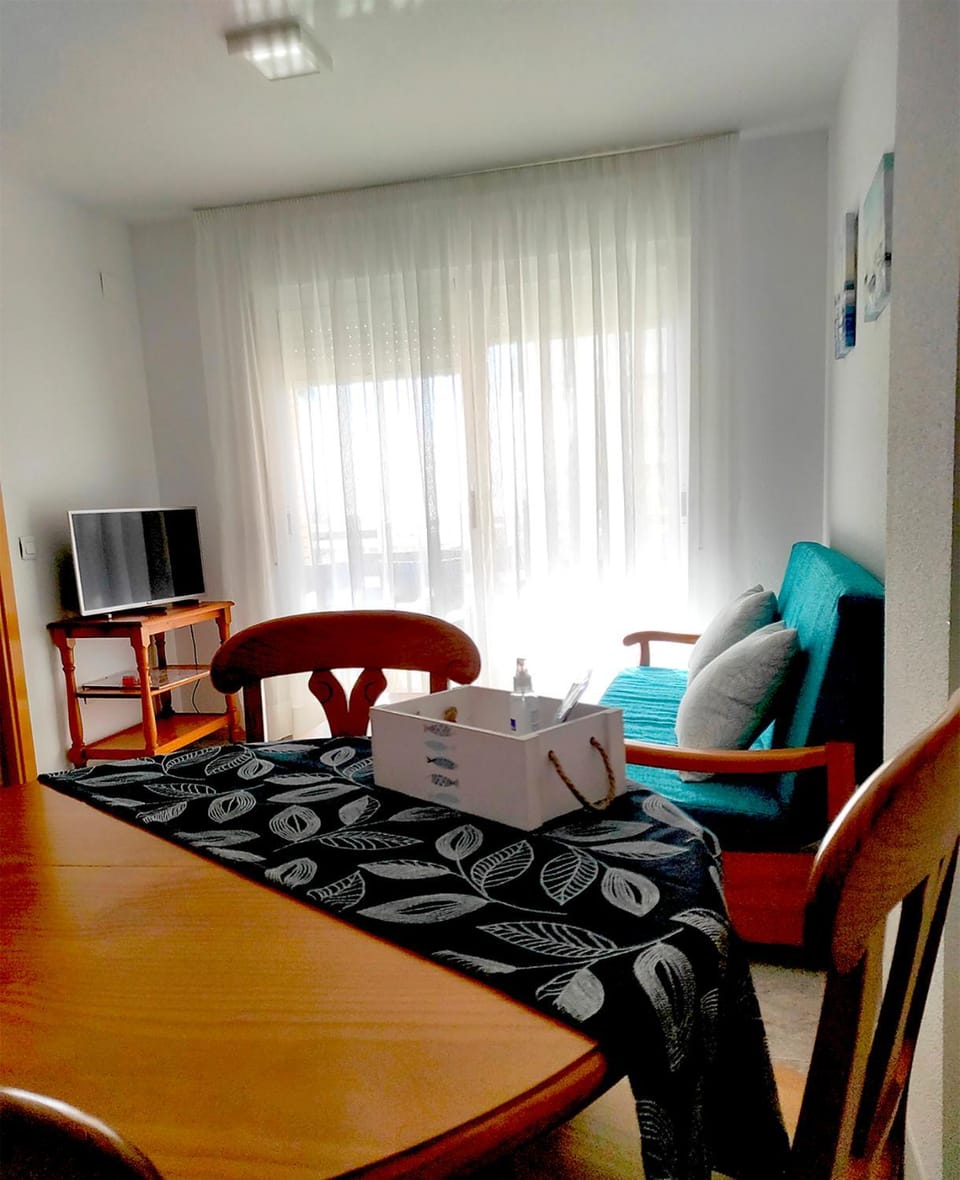 TV and multimedia, Living room, Lounge or bar, Dining area