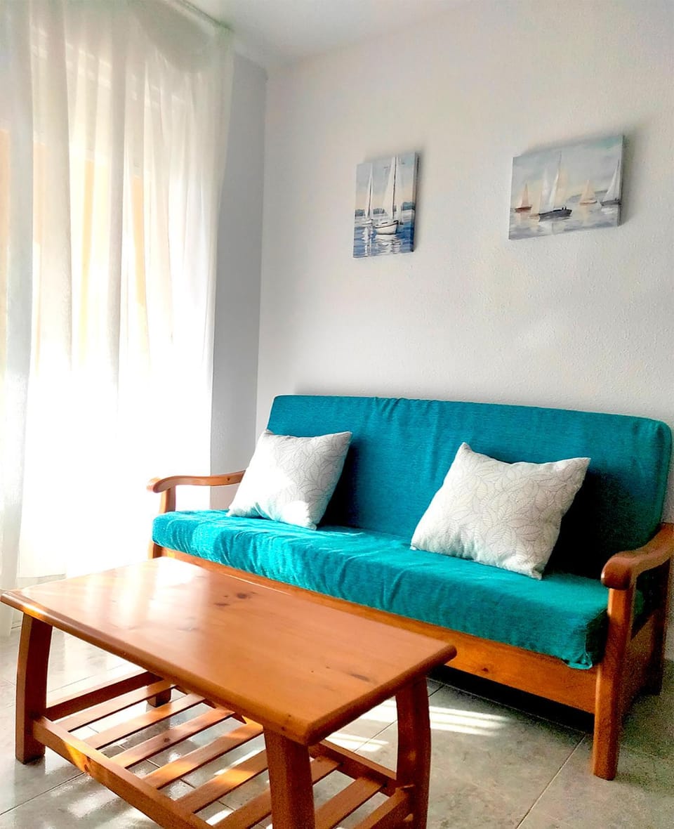 TV and multimedia, Living room, Lounge or bar, Dining area