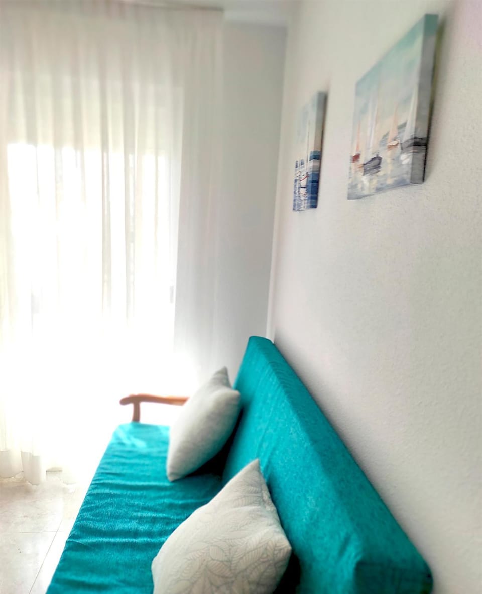 TV and multimedia, Living room, Lounge or bar, Dining area