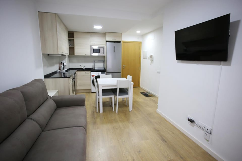 Communal lounge/ TV room, TV and multimedia, Kitchen or kitchenette, Living room, Seating area, Dining area, Communal kitchen