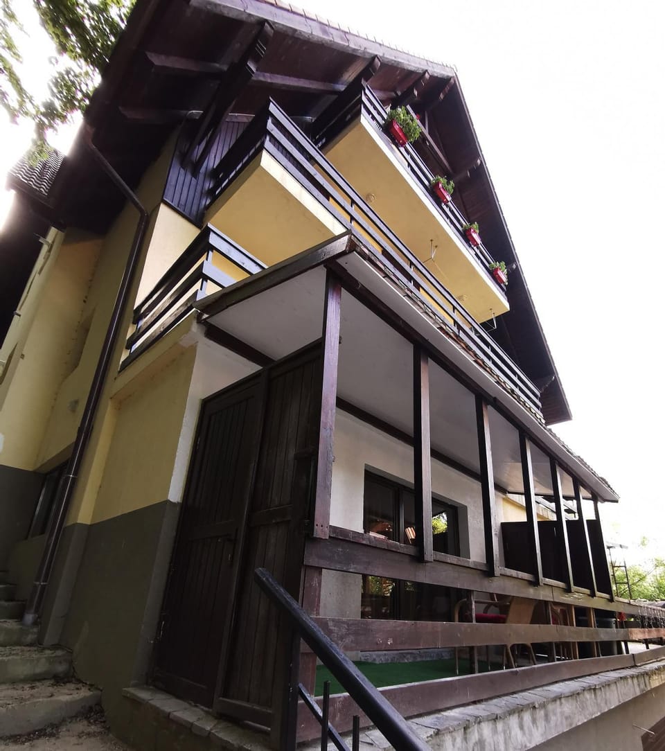 Property building, Balcony/Terrace