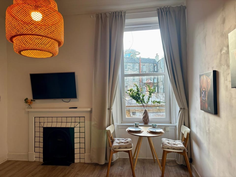 Bread street, Central and spacious one bed flat Apartment in Edinburgh