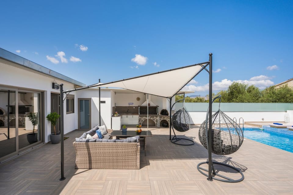 Patio, BBQ facilities, Balcony/Terrace