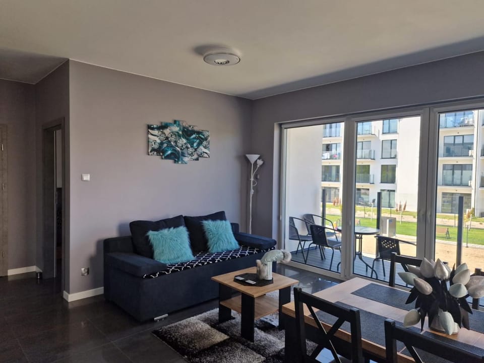 Balcony/Terrace, Living room, Seating area, Dining area, locker