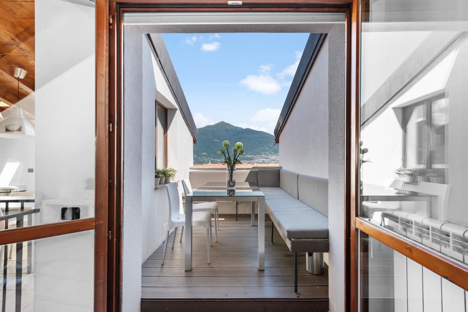 View (from property/room), Balcony/Terrace, Balcony/Terrace, Lake view, Lake view