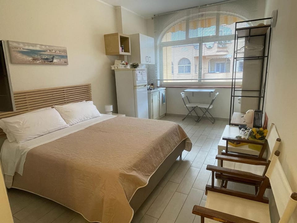 Bed, Kitchen or kitchenette, Photo of the whole room, Bedroom, kitchen