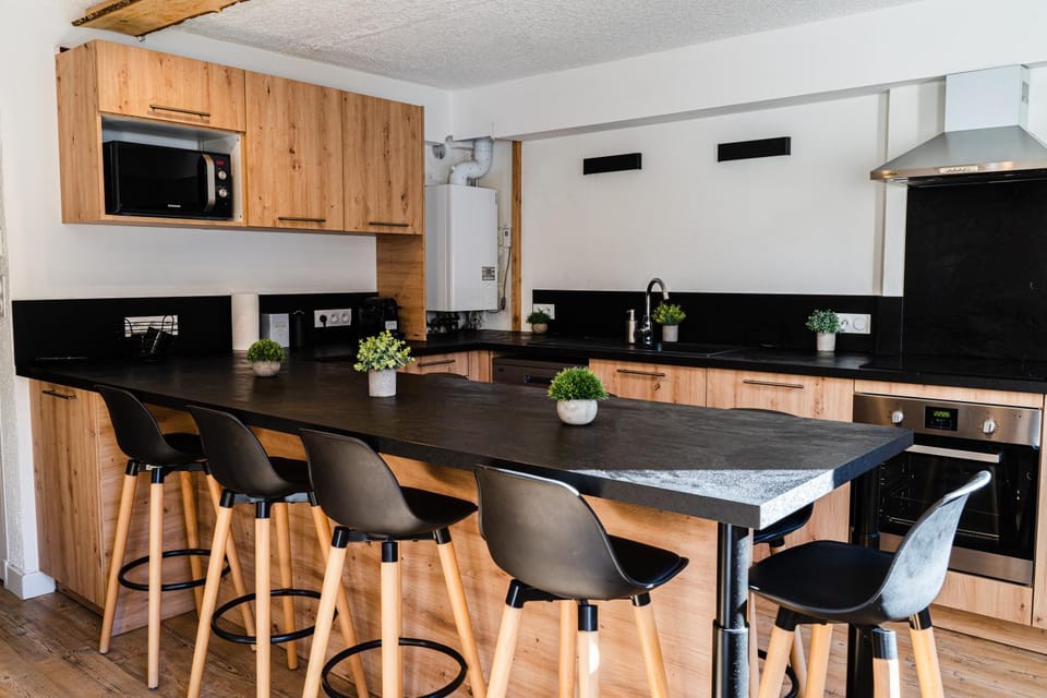 Kitchen or kitchenette, Dining area, minibar, pet friendly, stove