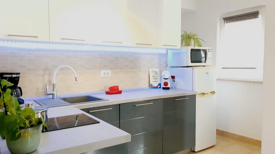 Sea & Mountain View Apartment in Makarska