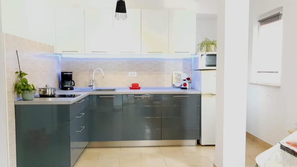 Sea & Mountain View Apartment in Makarska