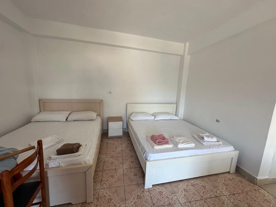 Garden Villa Lake Side & Glamping Apartment hotel in Ksamil
