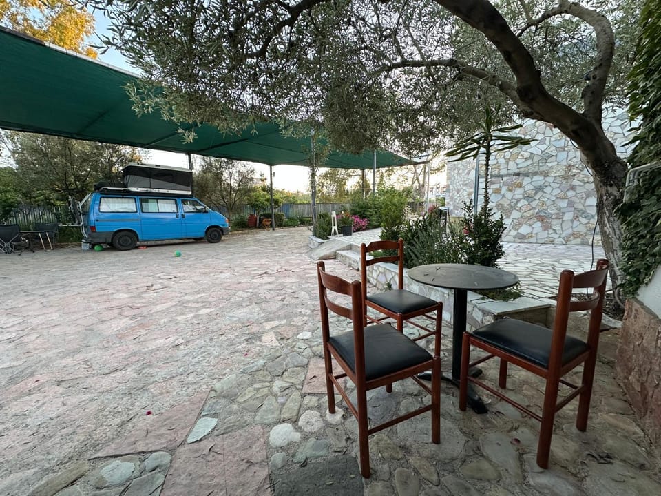 Garden Villa Lake Side & Glamping Apartment hotel in Ksamil