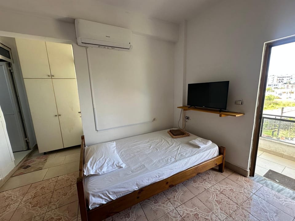 Garden Villa Lake Side & Glamping Apartment hotel in Ksamil