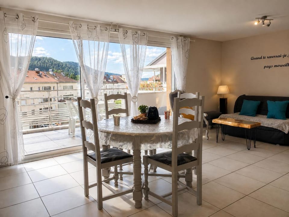 appartement avec balcon terrasse plein sud proche lac et centre ville wifi Apartment in Gérardmer