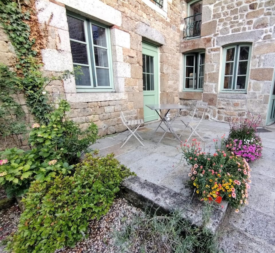 Le cheval blanc Bed and Breakfast in Normandy