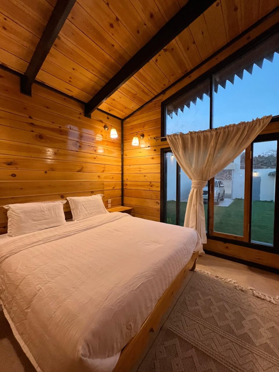 Bed, Natural landscape, Photo of the whole room, Bedroom