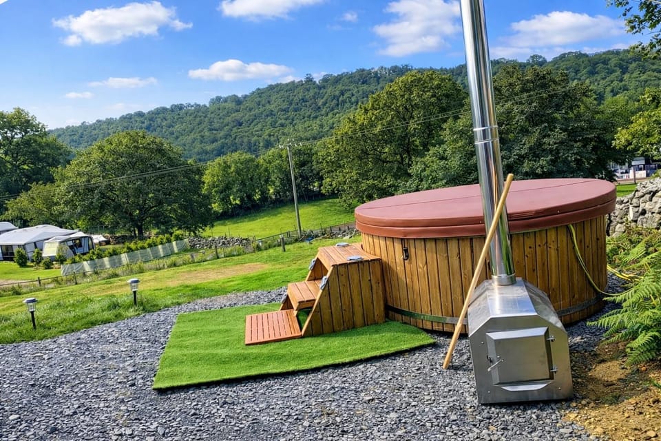 Safari Tent with Hot Tub in heart of Snowdonia Luxury tent in Wales