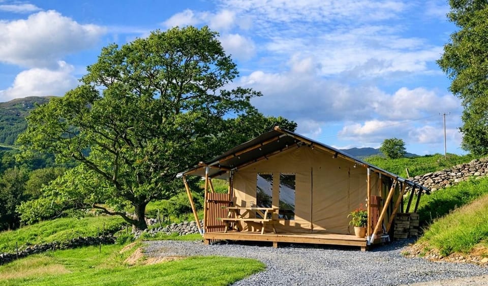 Safari Tent with Hot Tub in heart of Snowdonia Luxury tent in Wales