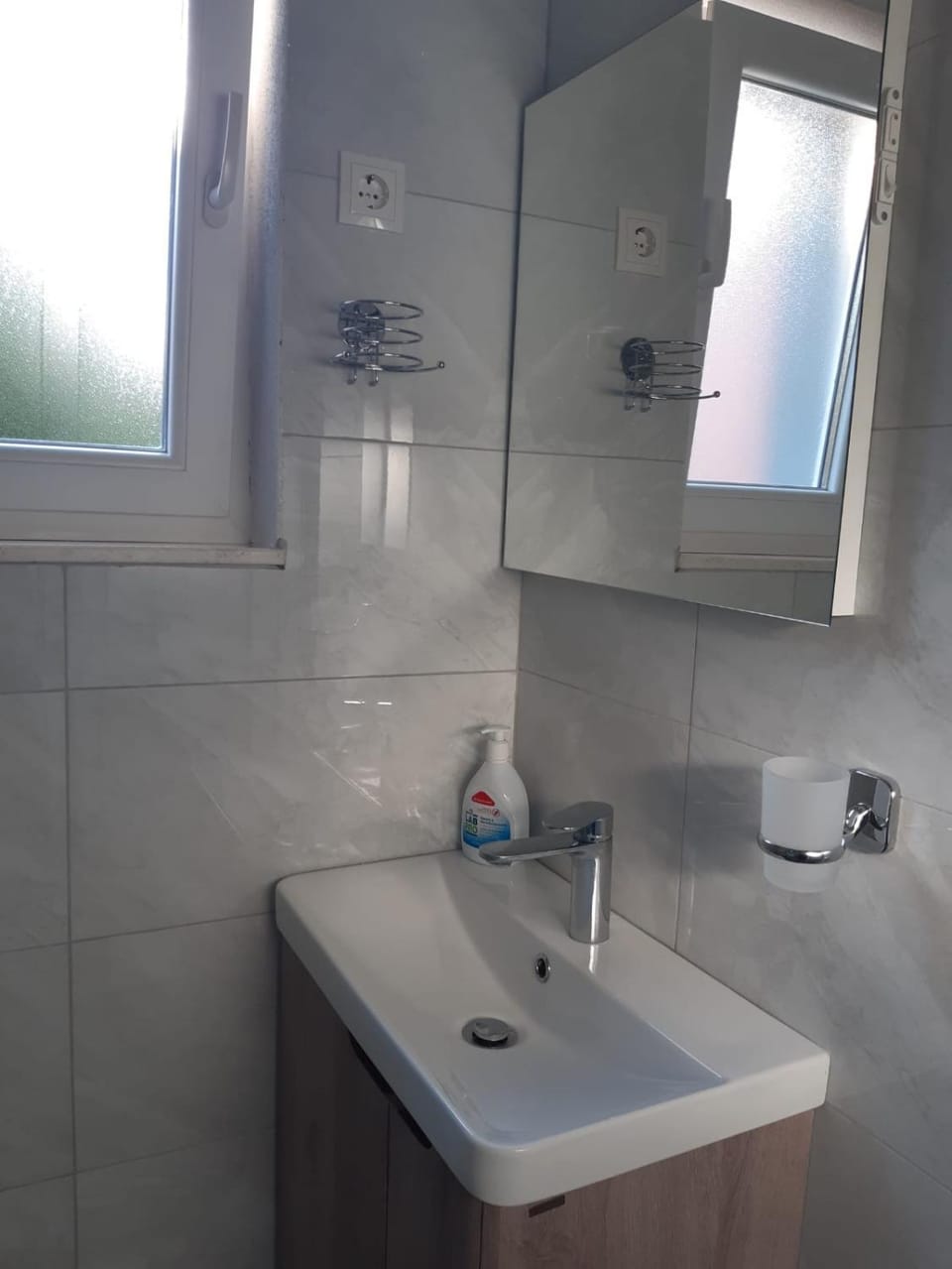 Jona - Dugi Rat - Mali Rat Apartment in Split-Dalmatia County