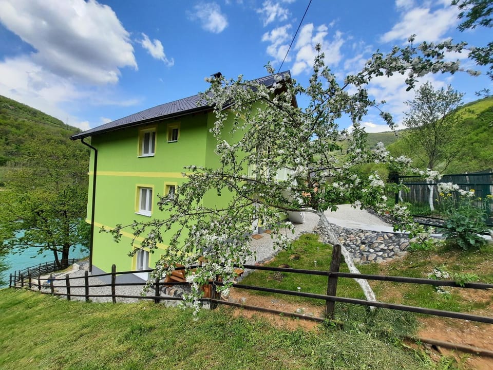 Apartmani Vila na Drini Bed and Breakfast in Montenegro