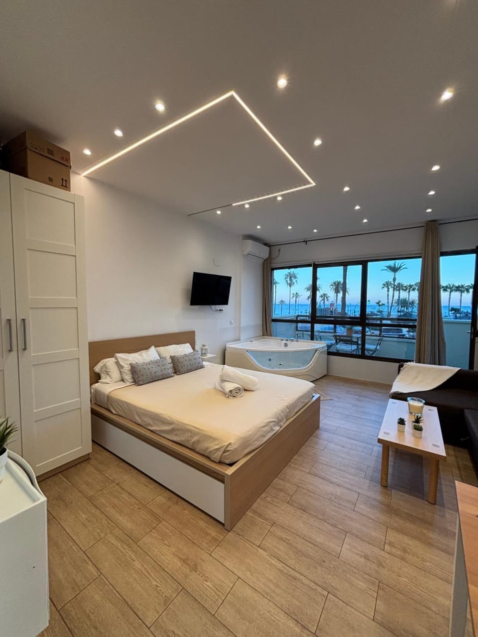 ALOHA BEACH ESTUDIO NUEVO JACUZZI FRENTE AL MAR Apartment in Benalmadena