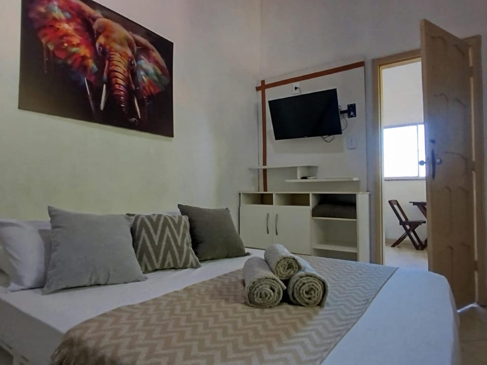 Bed, TV and multimedia, Photo of the whole room, Bedroom, towels