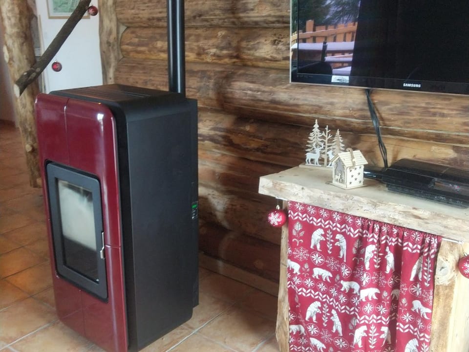 Chalet Authentique en Forêt, 6 Pers, Proche Gérardmer, Sentiers & Stations de Ski - FR-1-589-378 House in Vosges