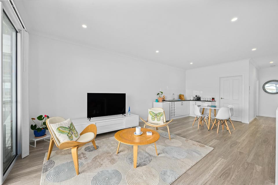 TV and multimedia, Kitchen or kitchenette