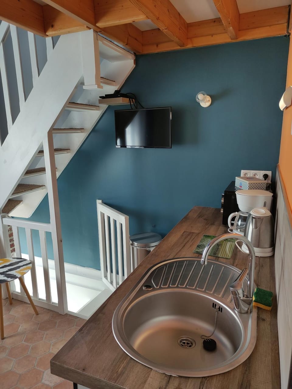 Kitchen or kitchenette