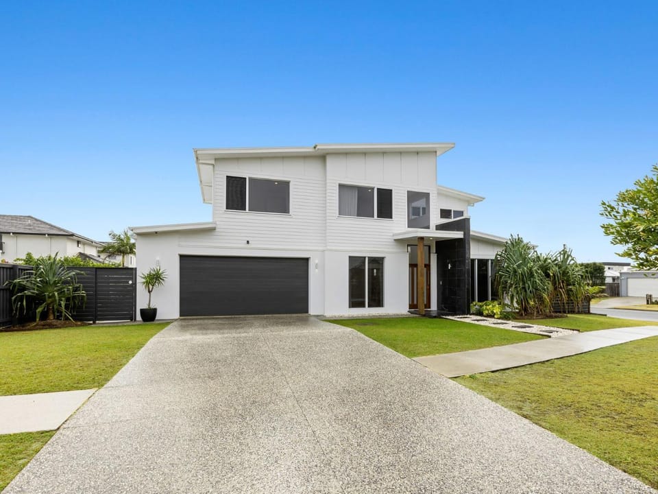 Property building, Day, Garden, Garden view