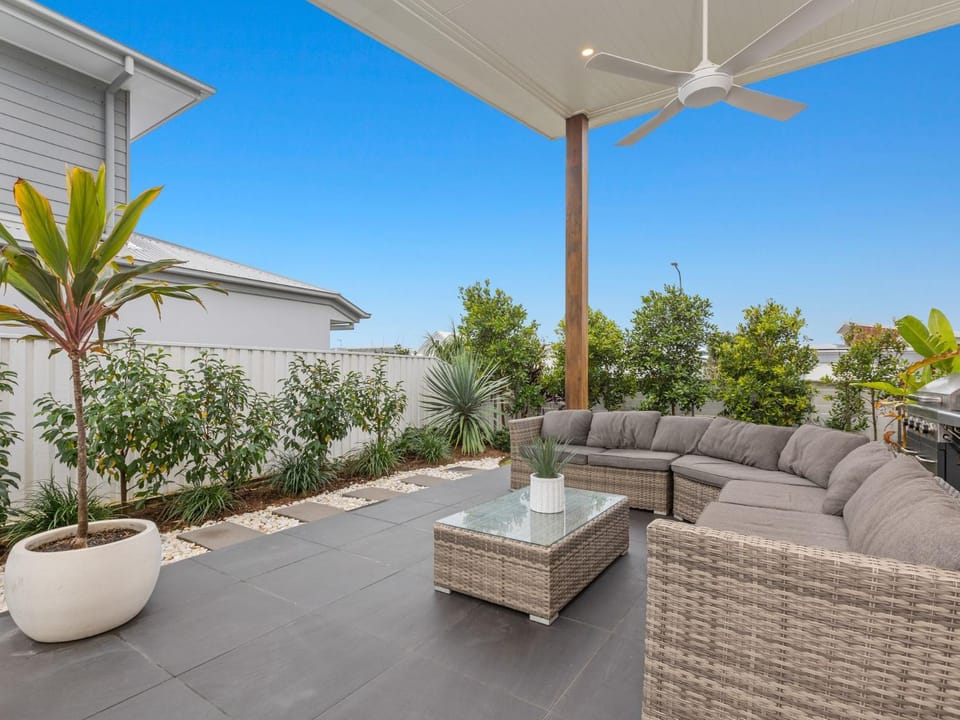 Patio, Spring, Day, Garden, Balcony/Terrace, Seating area, Garden view