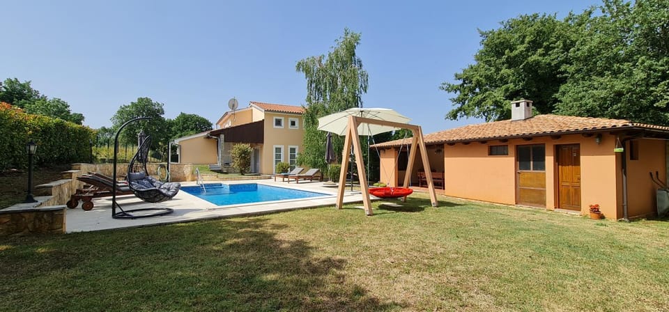 Property building, Garden, Pool view, Swimming pool, sunbed