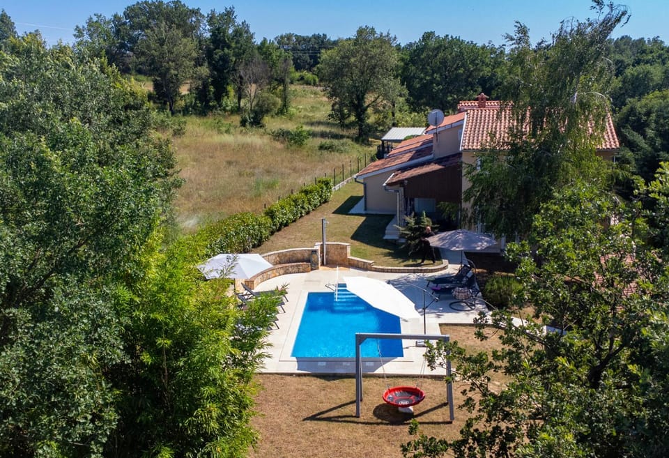 Natural landscape, Bird's eye view, Garden, Swimming pool, Entertainment