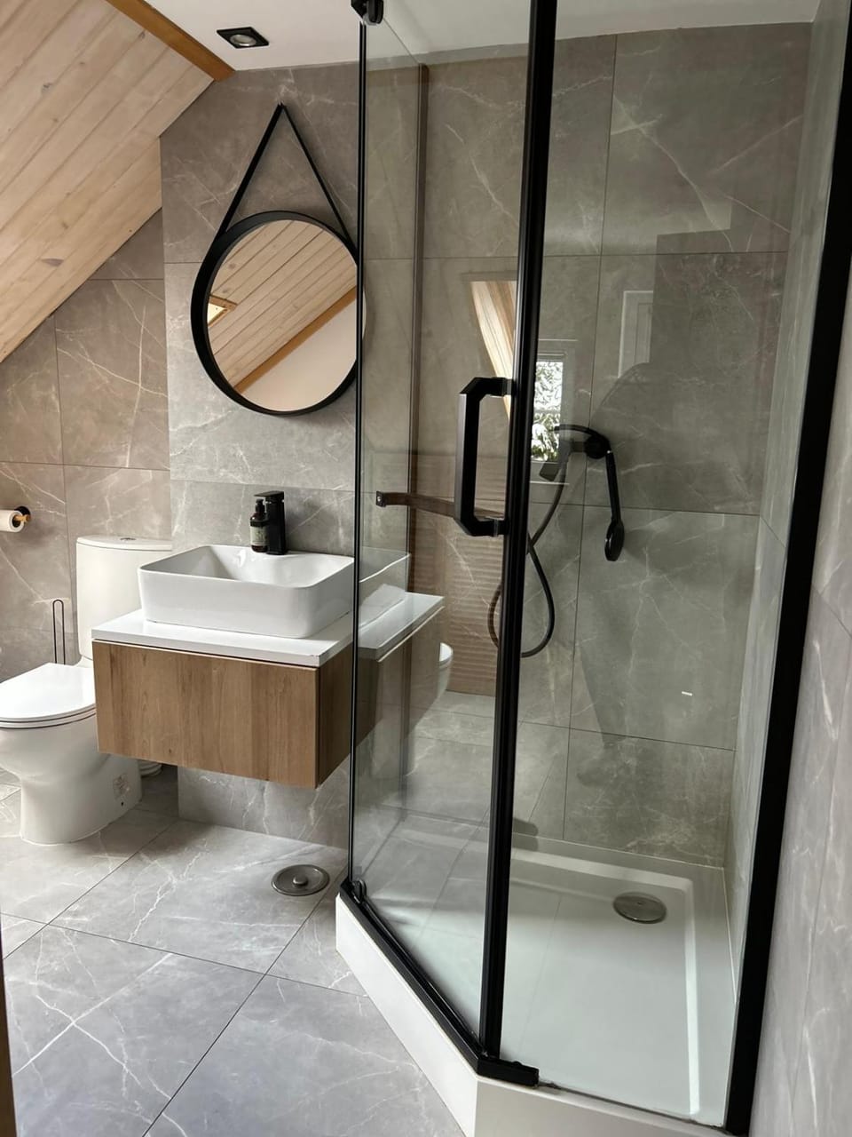 Shower, Toilet, Bathroom, towels