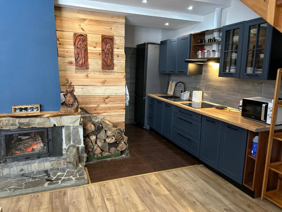 Kitchen or kitchenette, Kitchen or kitchenette, Communal kitchen, microwave, kitchen